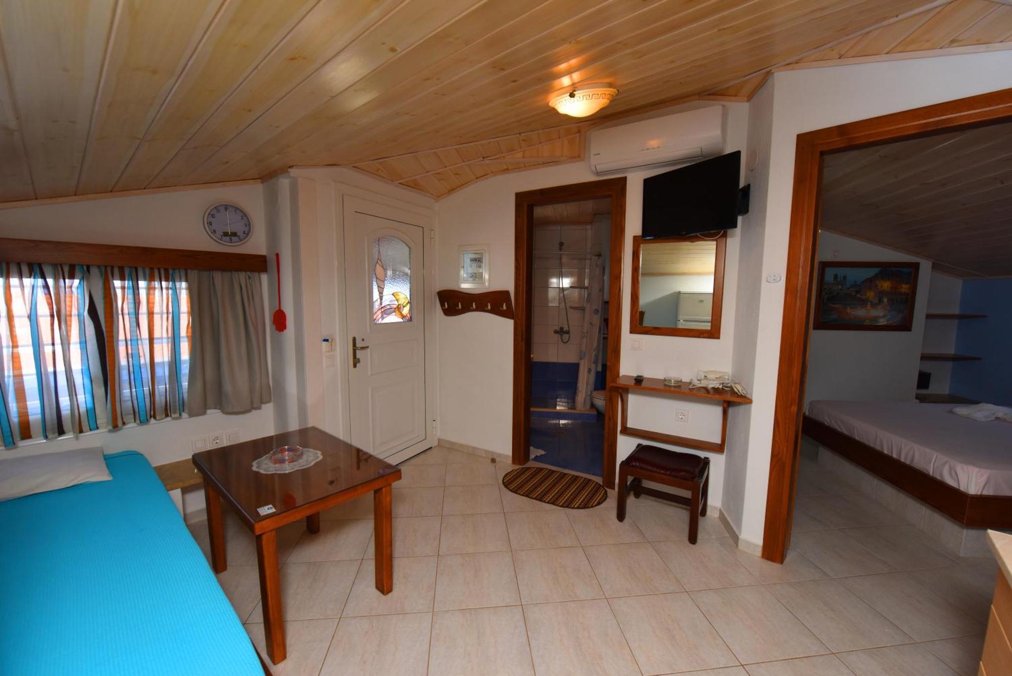 Haus Niko Apartments And Suites Неа-Потідея Номер фото