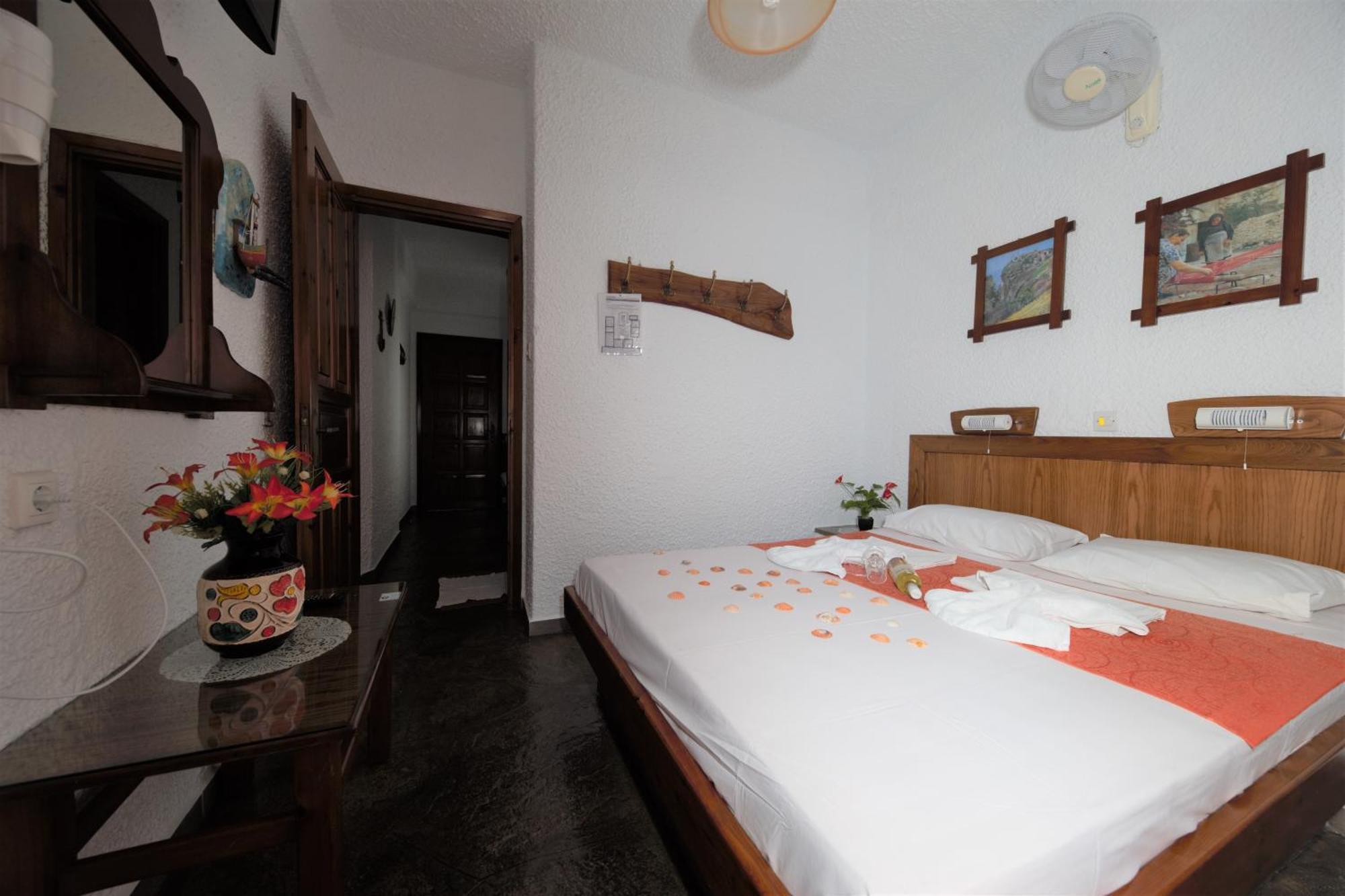 Haus Niko Apartments And Suites Неа-Потідея Номер фото