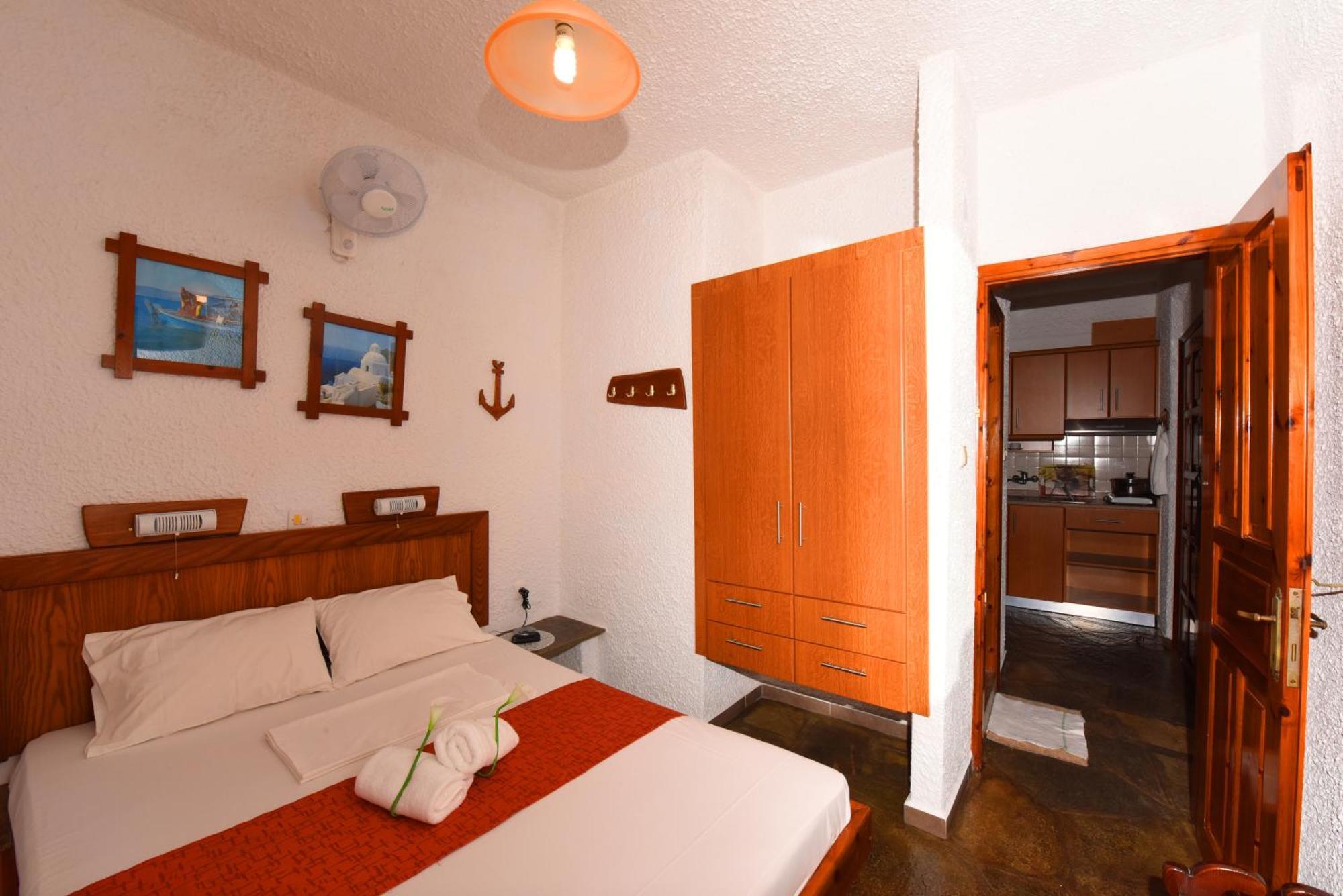 Haus Niko Apartments And Suites Неа-Потідея Номер фото