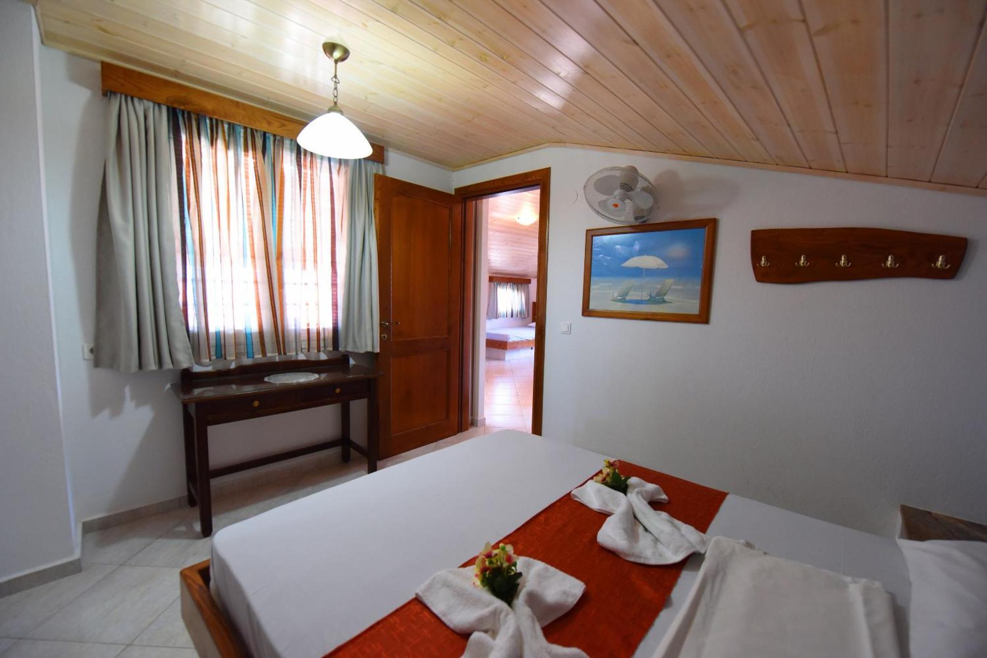 Haus Niko Apartments And Suites Неа-Потідея Номер фото